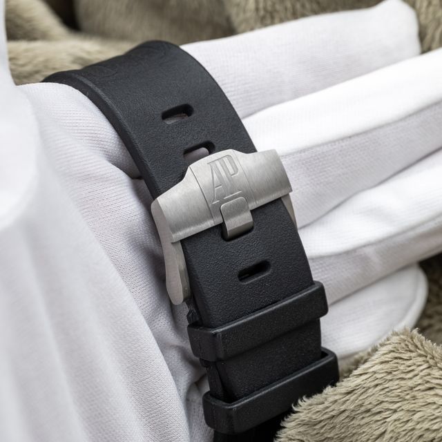 Panerai Submersible PAM01616 Image 3